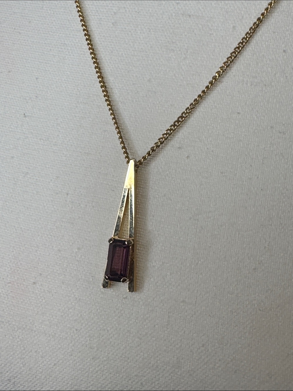 Vintage 1975 Avon Plaza IV Purple Amethyst Pendant Necklace Gold Tone JAH